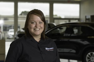 Laurie Storms : Service Advisor